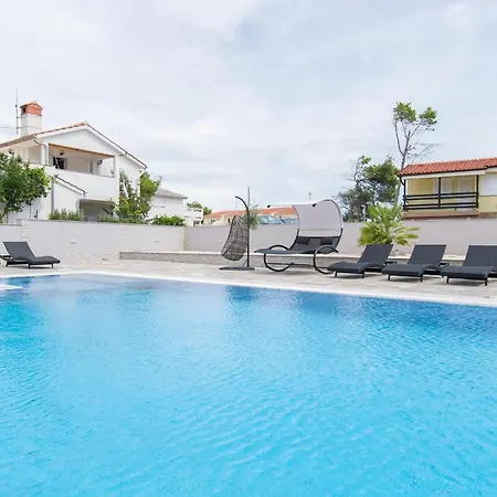 Appartement Sana 1 *
